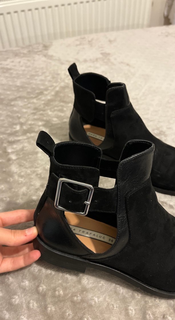 Siyah Süet Tokalı Kadın Bot - Görsel 2