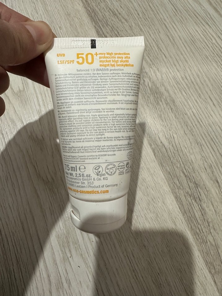 Eco Cosmetics SPF 50+ Açık Tonlu Güneş Kremi - Görsel 2