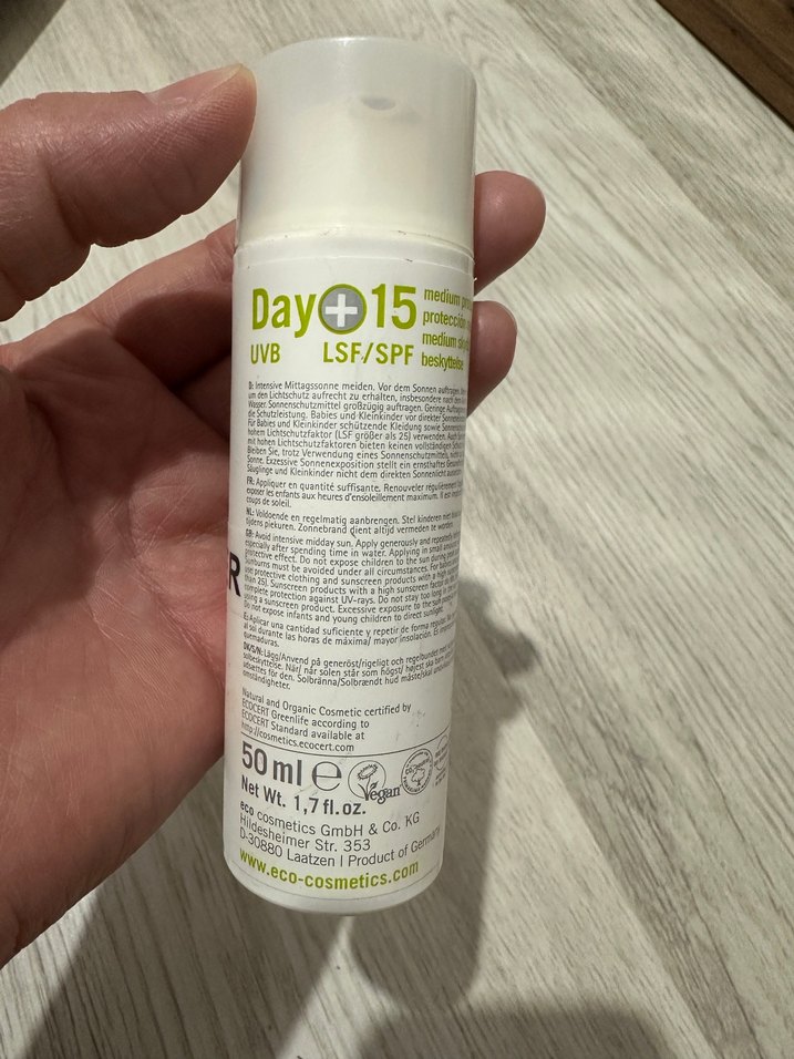 Eco Cosmetics Tonlu Gündüz Yüz Kremi SPF 15 - Görsel 2