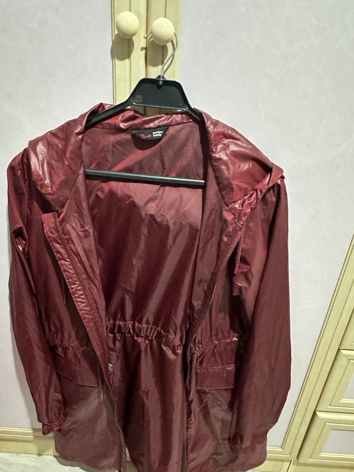 Bordo Parlak Bel Detaylı Kadın Yağmurluk penti large beden - Görsel 3