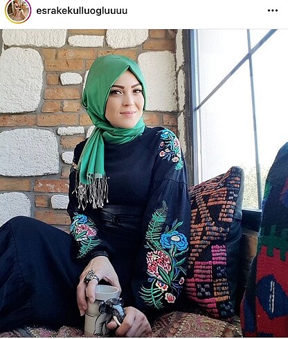 Zara Esra keküllüoğlu marka siyah elbise