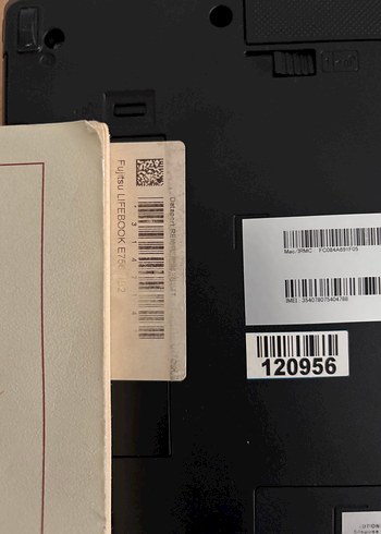 Diğer Gri Fujitsu Dizüstü Bilgisayar