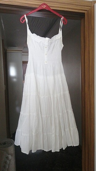 Askılı beyaz elbise