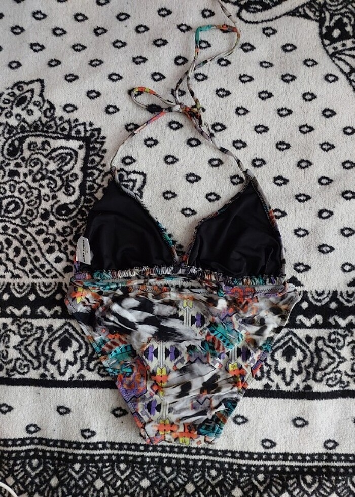 ETNİK DESENLİ ÜÇGEN BAĞLAMALI BİKİNİ TAKIMI - Görsel 2