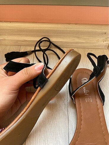 40 Beden Bambi bilekten baglamali sandalet