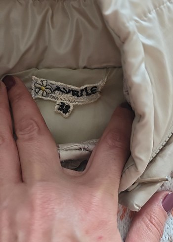 Bej Kapüşonlu Kadın Yelek - Görsel 3