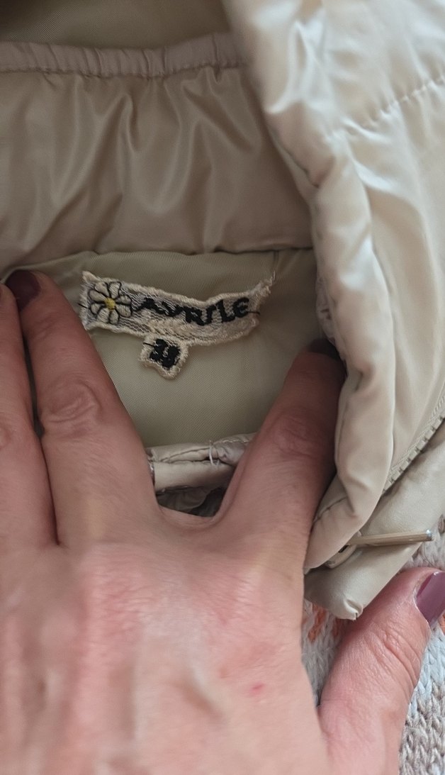 Bej Kapüşonlu Kadın Yelek - Görsel 3