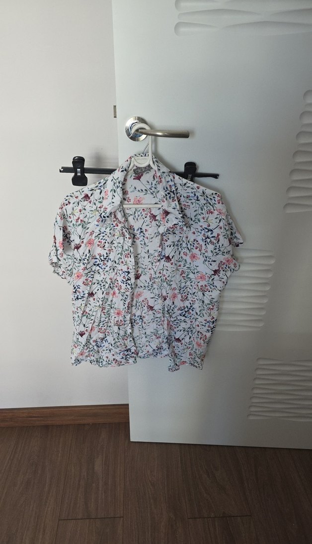 Çiçek Desenli Kısa Kollu Mini Gömlek - Görsel 2