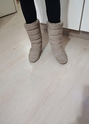 Adidas bej rengi bot