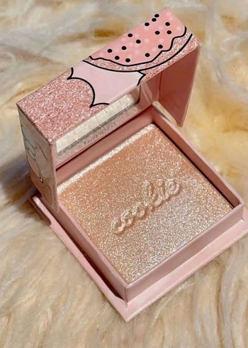 Benefit Altın Tonlu Aydınlatıcı Allık - Görsel 2