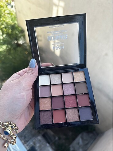 NYX Nyx far