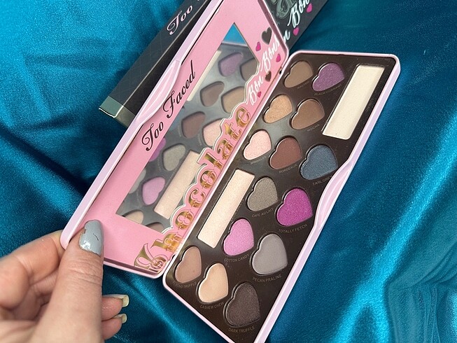 Too faced far paleti