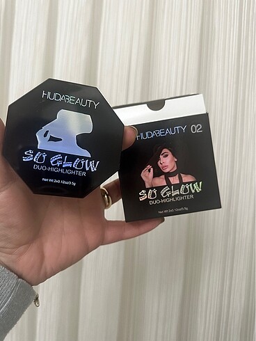 Huda Beauty Huda aydınlatıcı
