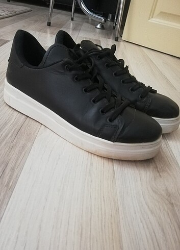 Siyah Spor ayakkabı +Spor ayakkabı +LCW tunik 