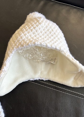 12+ Yaş, > 23 cm Beden beyaz Renk Beyaz Örgü Çocuk Kulaklıklı Bere