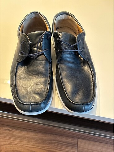 CLARKS. 42.