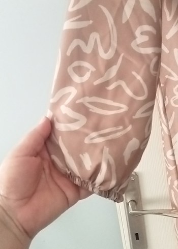 Bej Uzun Kollu Bol Kesim Kadın Elbise tek bir kere giyildi - Görsel 3