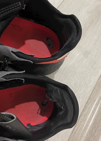 42 Beden siyah Renk Adidas erkek spor ayakkabı