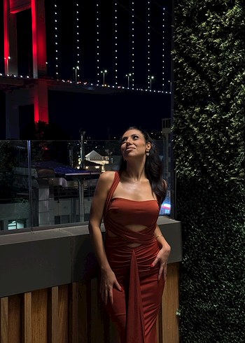 38 Beden Zeynep tosun trendyol yırtmaçlı kiremit rengi elbise
