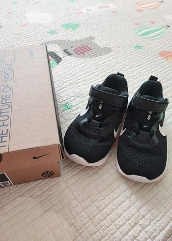 25 Beden siyah Renk Nike ayakkabı