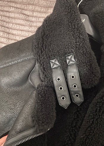 Stradivarius Siyah Kürklü Kadın Deri Biker Ceket - Görsel 5