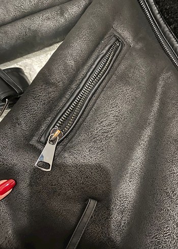 Stradivarius Siyah Kürklü Kadın Deri Biker Ceket - Görsel 7