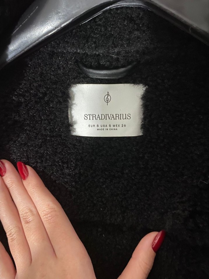 Stradivarius Siyah Kürklü Kadın Deri Biker Ceket - Görsel 3