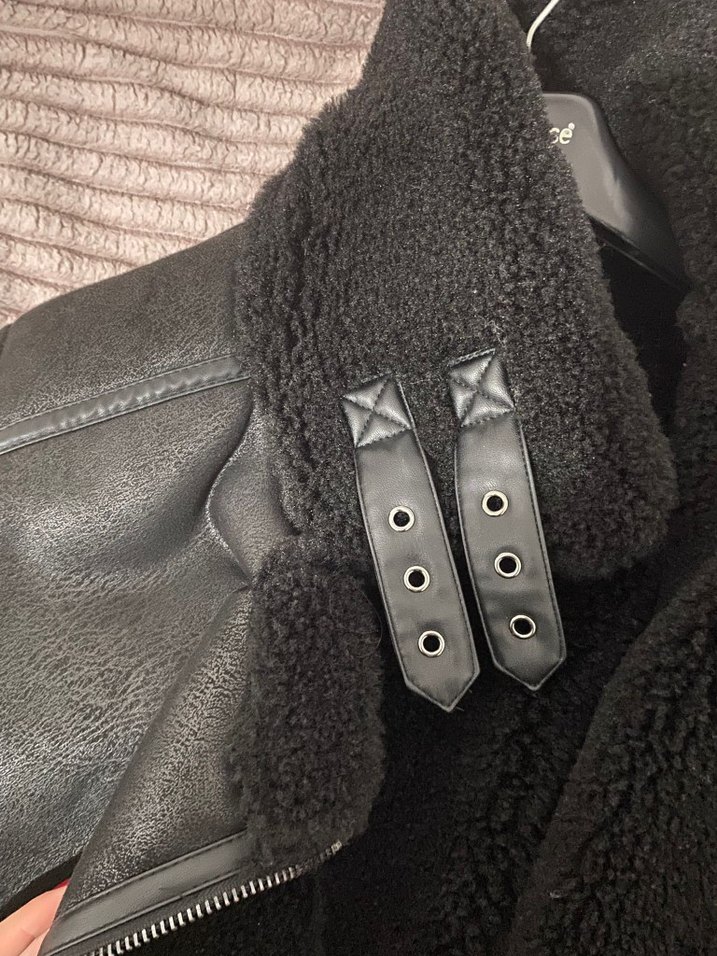 Stradivarius Siyah Kürklü Kadın Deri Biker Ceket - Görsel 5