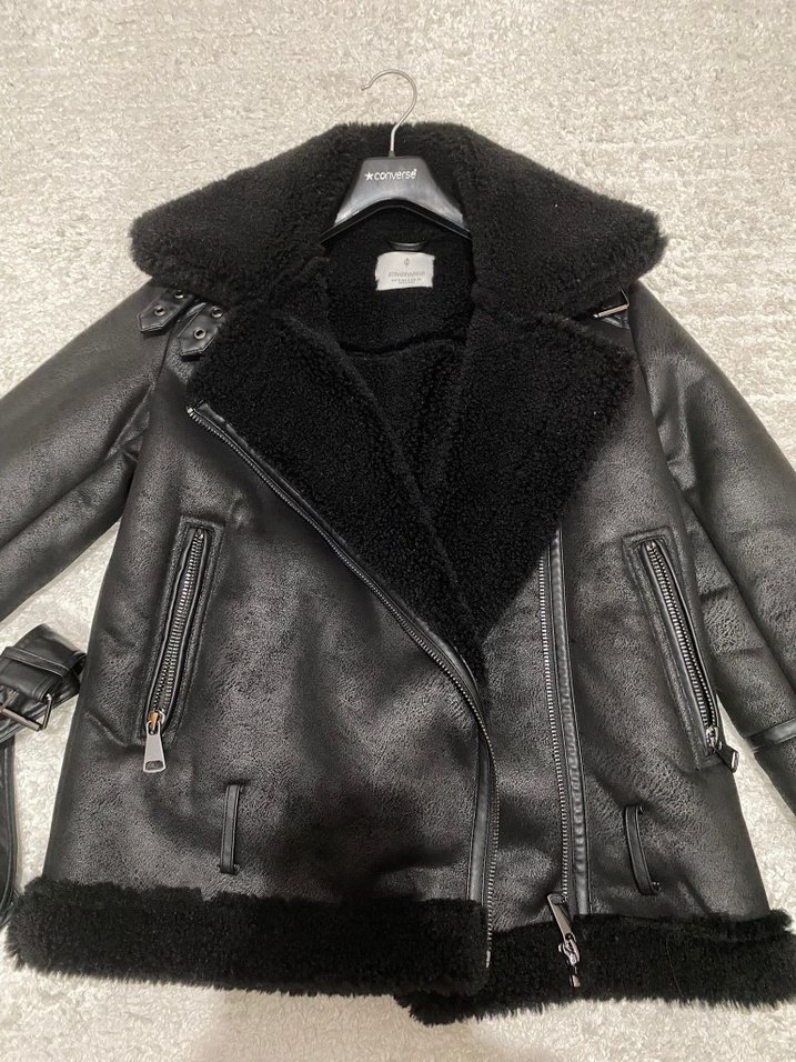 Stradivarius Siyah Kürklü Kadın Deri Biker Ceket - Görsel 2