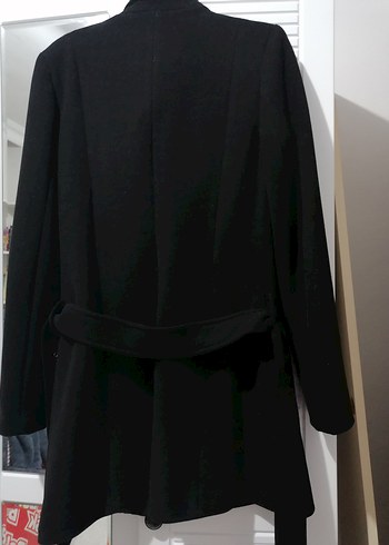 Düğmeli Siyah Kaban - Görsel 2