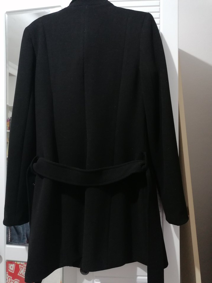 Düğmeli Siyah Kaban - Görsel 2