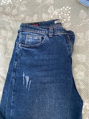 MOM JEAN