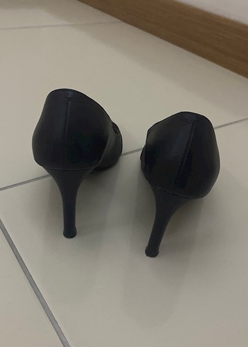 Kemer Detaylı Siyah Yılan Desenli Stiletto - Görsel 3