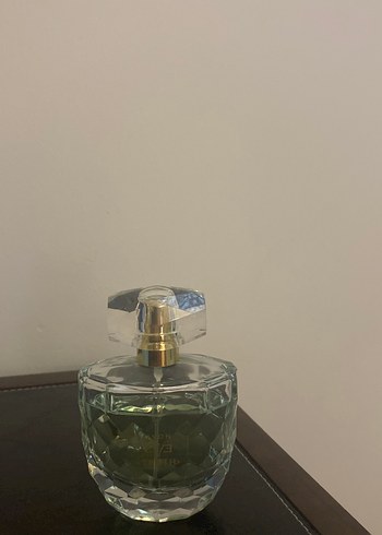 Kadın Parfümü Kristal Şişede - Görsel 2