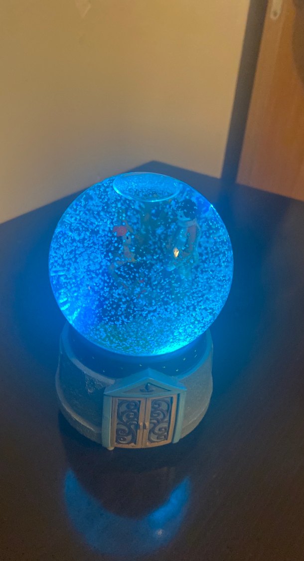 Kapı Detaylı Kar Küresi Figür  müzikli - Görsel 2