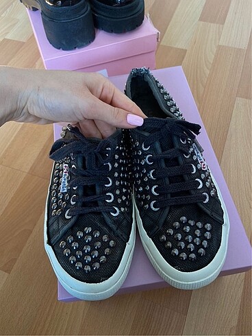 Siyah Superga
