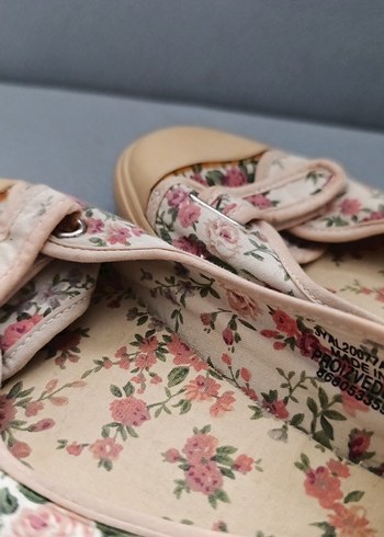 Bej Çiçekli Tokalı Kadın/ Çocuk Babet - Görsel 4