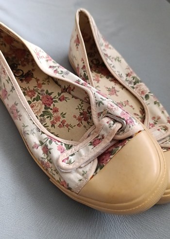 Bej Çiçekli Tokalı Kadın/ Çocuk Babet - Görsel 8