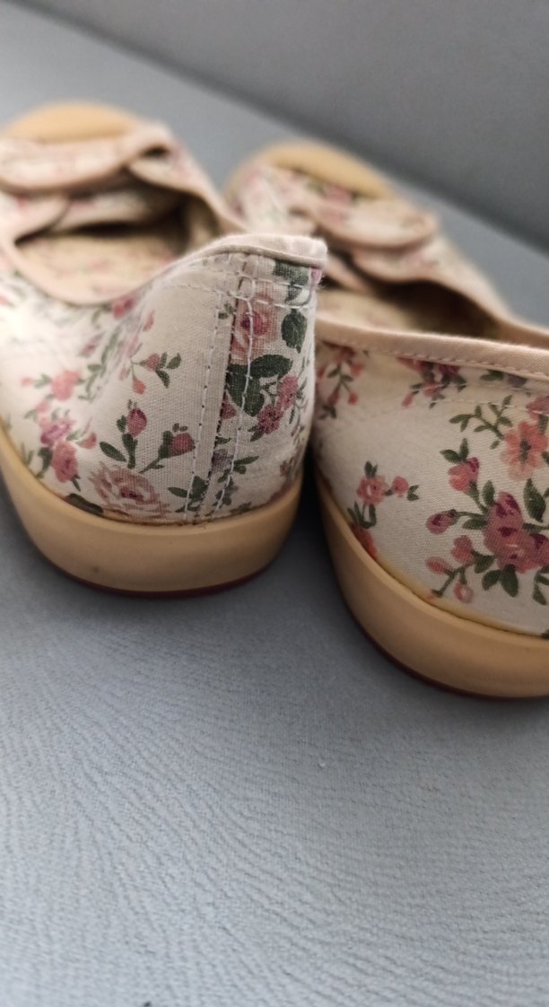 Bej Çiçekli Tokalı Kadın/ Çocuk Babet - Görsel 3