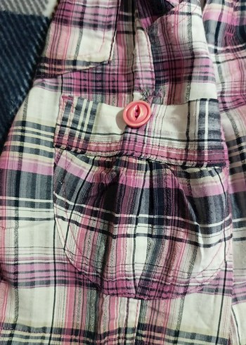 Kızlar için düğmeli pembe kareli şort - Görsel 3