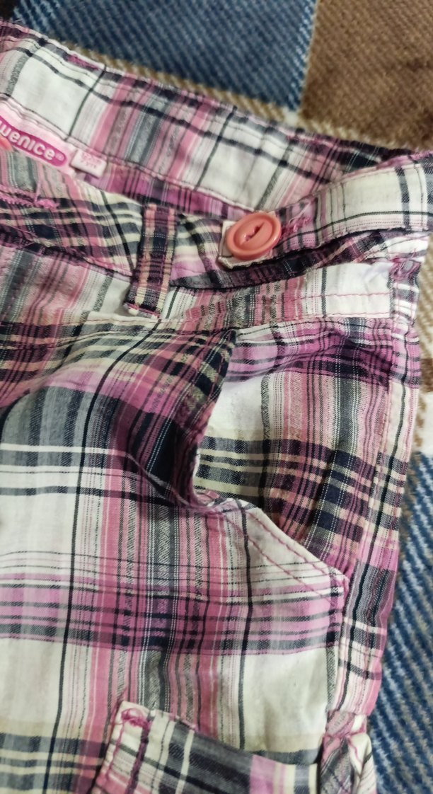 Kızlar için düğmeli pembe kareli şort - Görsel 4