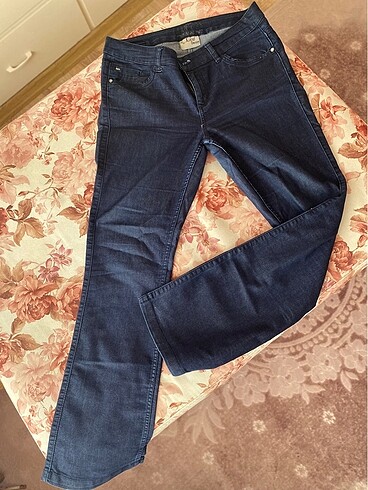 Lacivert jean