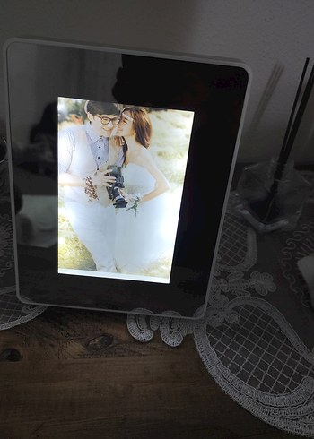 Beyaz Dijital Fotoğraf Çerçevesi