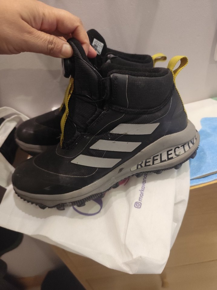 Sarı Baskılı Erkek Çocuk Kaydırmaz Bantlı Bot - Görsel 4