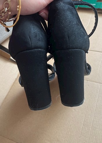 Siyah topuklu ayakkabı - Görsel 3