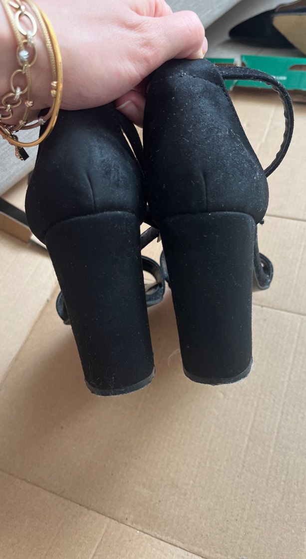 Siyah topuklu ayakkabı - Görsel 3