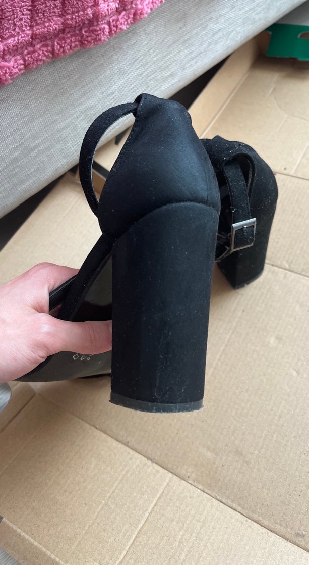 Siyah topuklu ayakkabı - Görsel 2