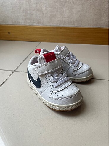 22 Beden beyaz Renk Nike spor ayakkabı