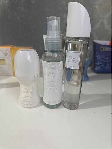 AVON PUR BLANCA PARFUM ROLL ON VUCUT SPREYI SET