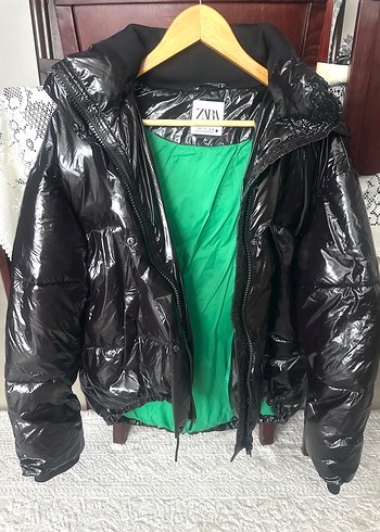 Zara Mont
